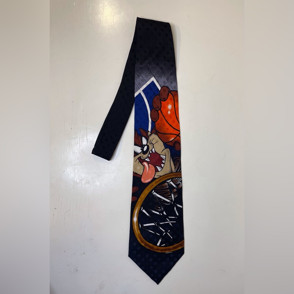 Looney Tunes Mania Vintage Men’s TAZ Basketball Cartoon 100% Silk‎ Neck Tie 1996